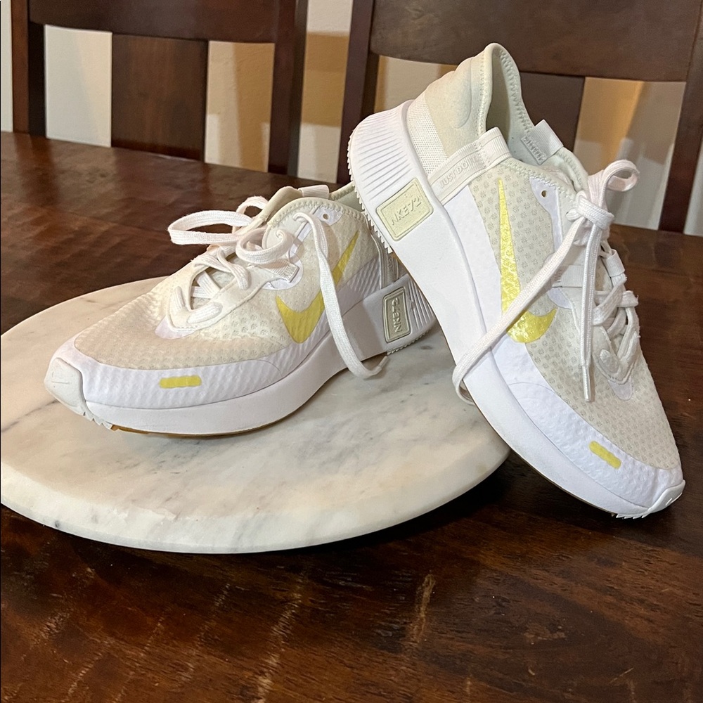 NIKE Reposto Athletic Tennis Running Shoes White Saturn Gold Women's Size 10